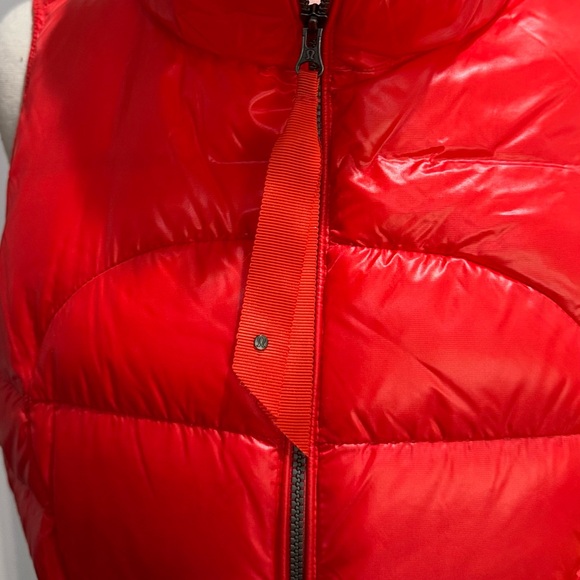 Lululemon Fluffin Awesome Vest in ‘Alarming’ - Picture 13 of 16